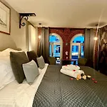 Luxury Suites Historic Center By Rikas Hotels